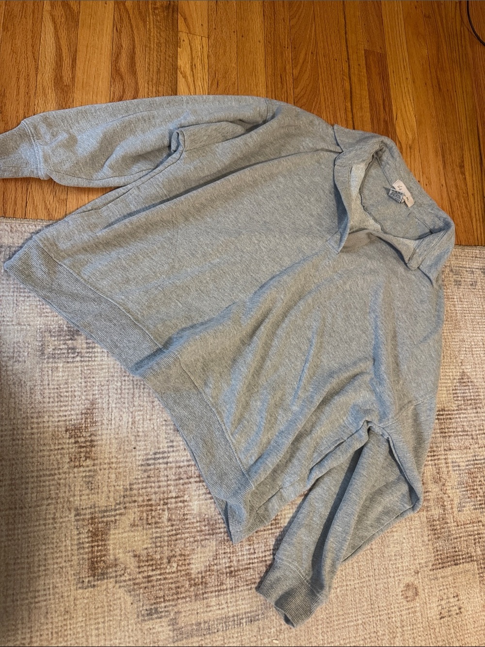 Light Gray Women’s Collared Sweatshirt